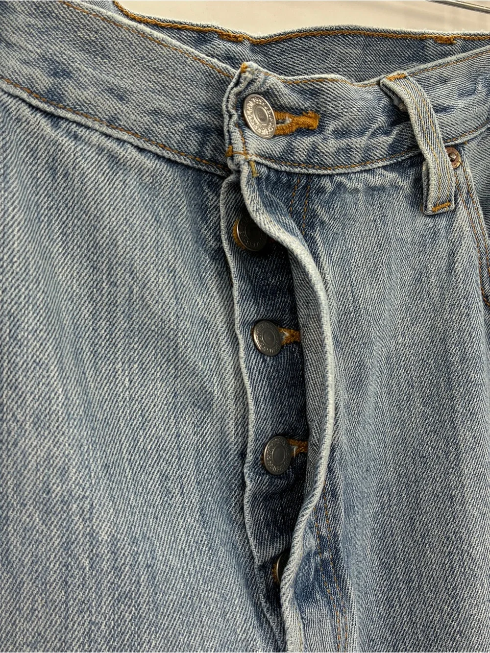 Levi’s Vintage 90s Men’s 501 Distressed Denim Jeans Button Fly Broken-In 35x29